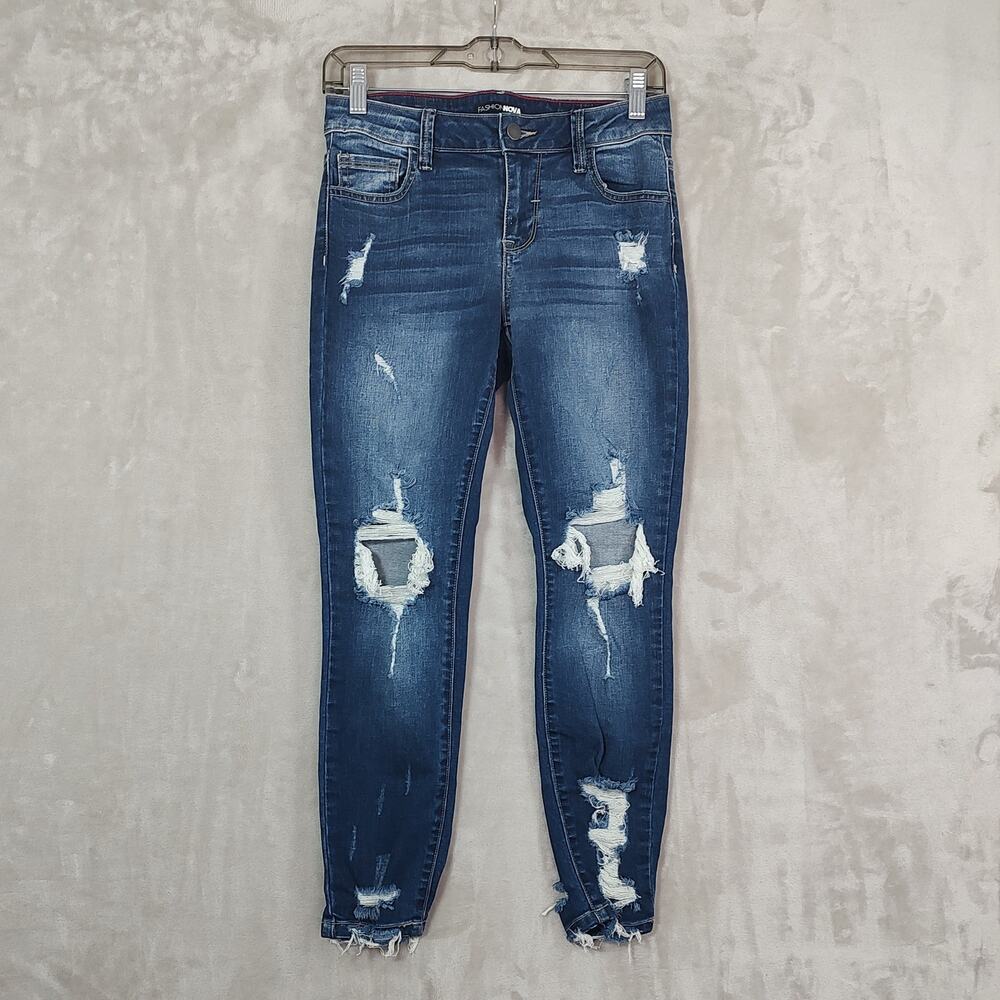 Womens Fashion Nova Distressed Jeans Holes Frayed Hemline Size Juniors 3 Pockets